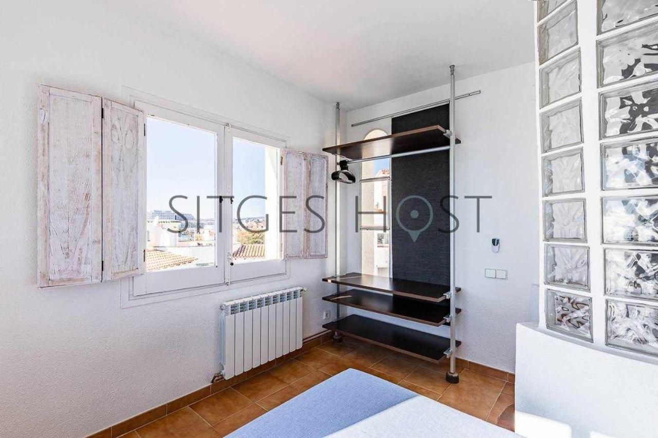 Alojate En Una Torre Sobre El Mar Apartment Ситжес Екстериор снимка