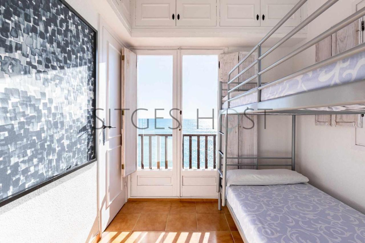 Alojate En Una Torre Sobre El Mar Apartment Ситжес Екстериор снимка