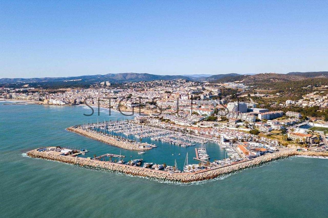 Alojate En Una Torre Sobre El Mar Apartment Ситжес Екстериор снимка